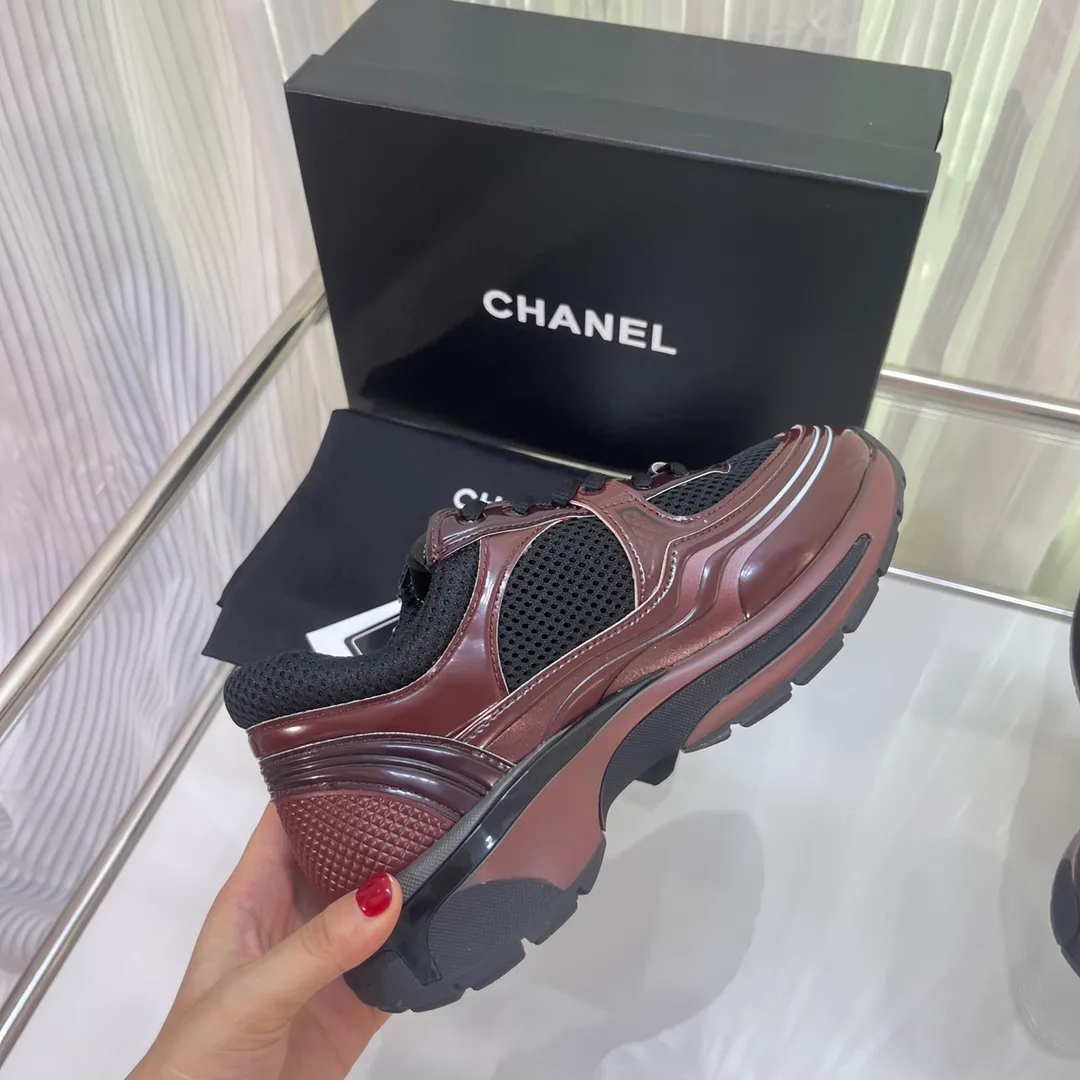 👟👟Ex-factory price 640👟👟 Latest 5 colors! Super pretty! 2023 super popular Chanel Chanel 23C King of Horns series casual sports shoes, incomparably beautiful and easy to wear, absolute fairy style, very light, super soft inside, super comfortable, breathable upper design, high-end color matching, versatile, must-have model of the year, upper: cowhide and cloth stitching, original craftsmanship, lining: breathable mesh, original foam combination outsole, size: 35-45
